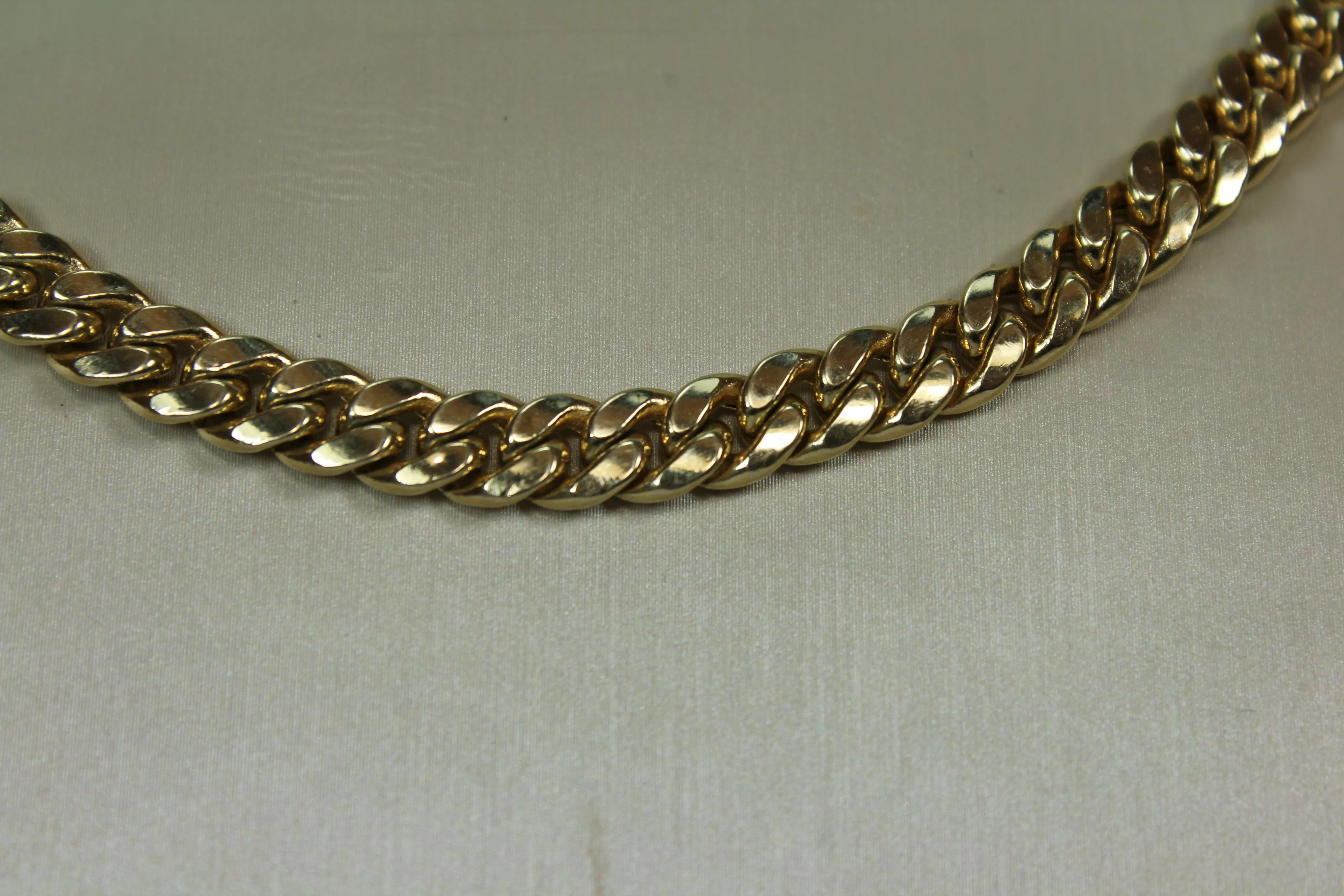 Hollow 10k Miami Cuban chain 6.0 mm 22”